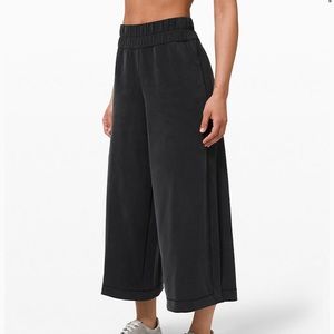 NWT Lululemon Seek Softness Crop